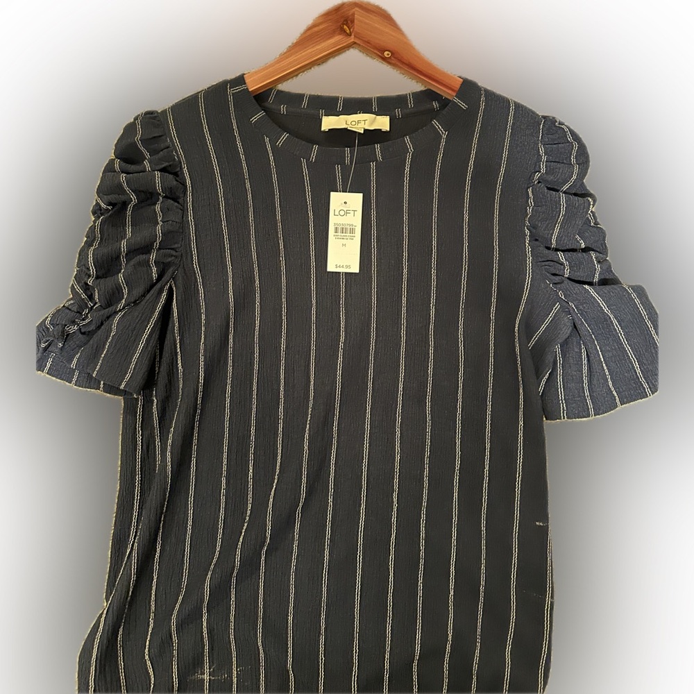 Short sleeved top, LOFT, M, NWT! Navy w/thin beige stripes, ruched sleeves